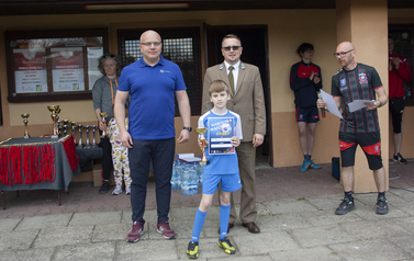 Dekoracja zwycięzc&oacute;w - turnieje piłkarskie dzieci i młodzieży