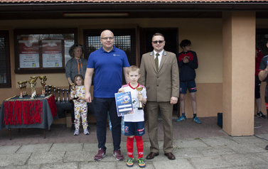 Dekoracja zwycięzc&oacute;w - turnieje piłkarskie dzieci i młodzieży