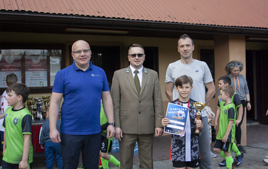 Dekoracja zwycięzc&oacute;w - turnieje piłkarskie dzieci i młodzieży