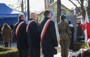 Poczty sztandarowe przy Pomniku Niepodległości