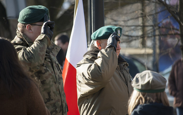 Składanie wieńc&oacute;w i zniczy