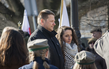 Składanie wieńc&oacute;w i zniczy