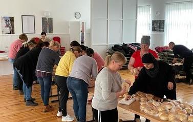 Przygotowywanie pakiet&oacute;w żywnościowych na przejście w Budomierzu