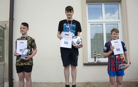 Narolskie Biegi Uliczne - dekoracja zwycięzc&oacute;w