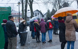 Publiczność zgromadzona na narolskim Rynku