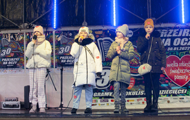 Występ uczni&oacute;w Szkoły Podstawowej w Narolu